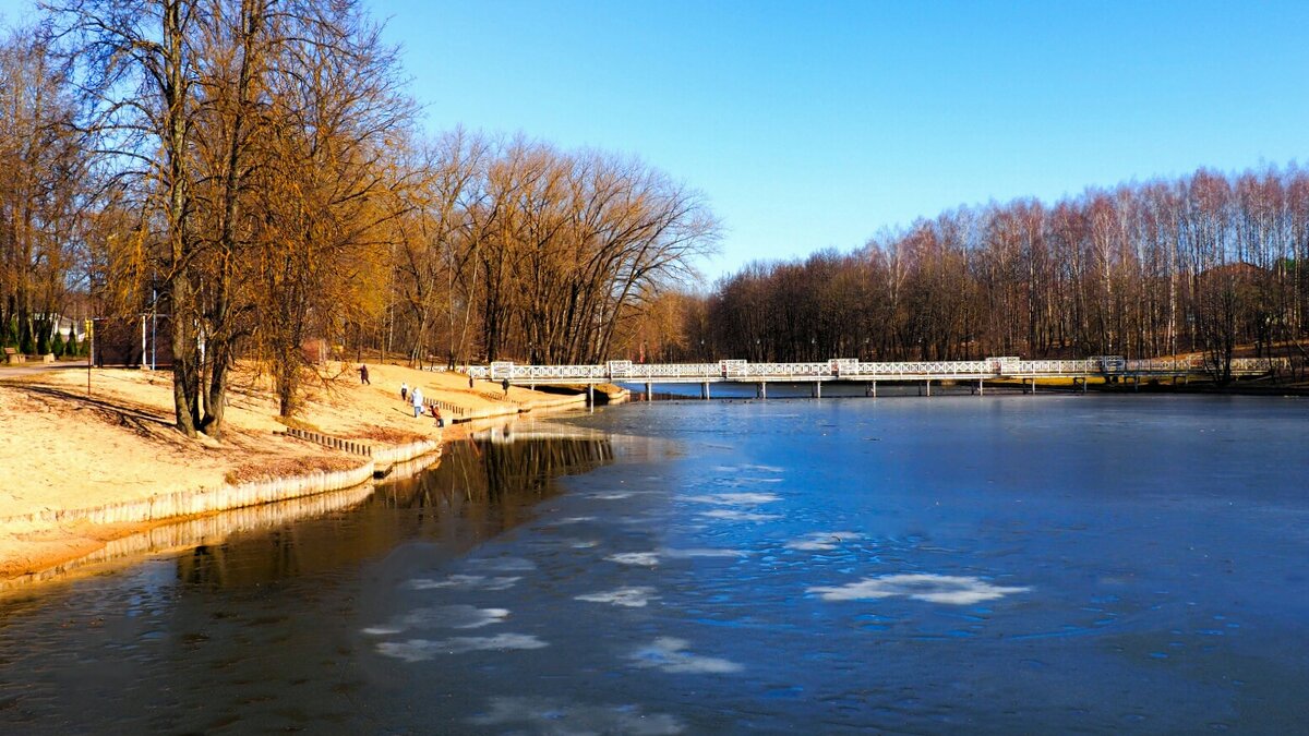 Весна в городском парке. - Милешкин Владимир Алексеевич 