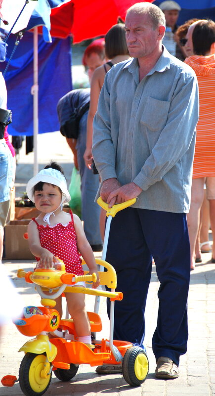 ГЕН ПАЛЬЦЕМ НЕ РАЗДАВИШЬ... - Юрий Вовк