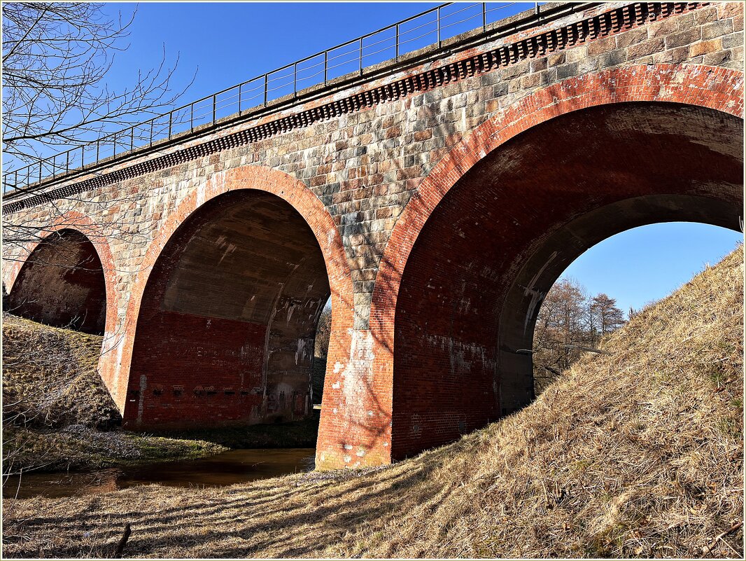 Железнодорожный арочный мост у пос. Железнодорожного через реку Железнодорожную.:) - Валерия Комова