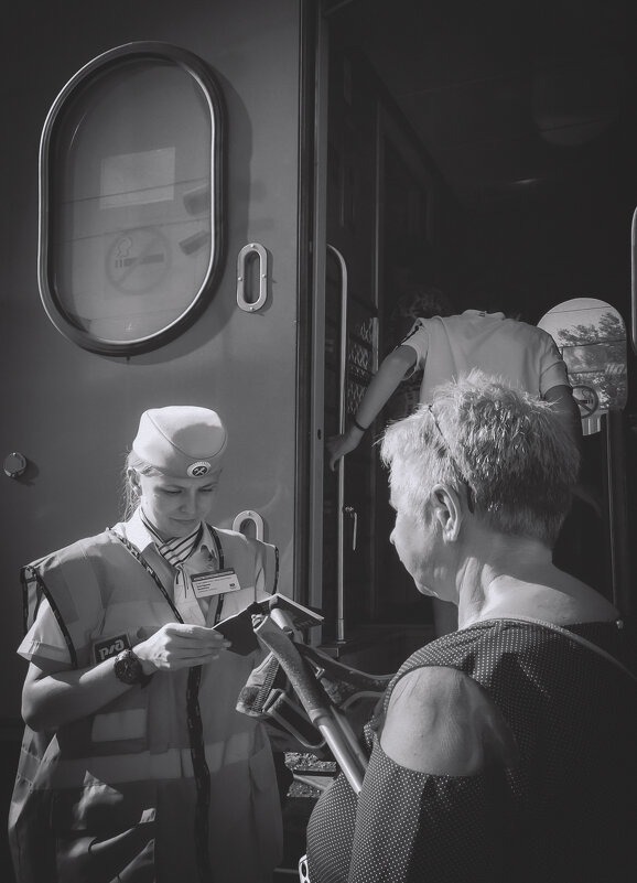 Проводник – работа такая. (чб) - Сергей Царёв Проводник – работа такая. (чб) - Сергей Царёв