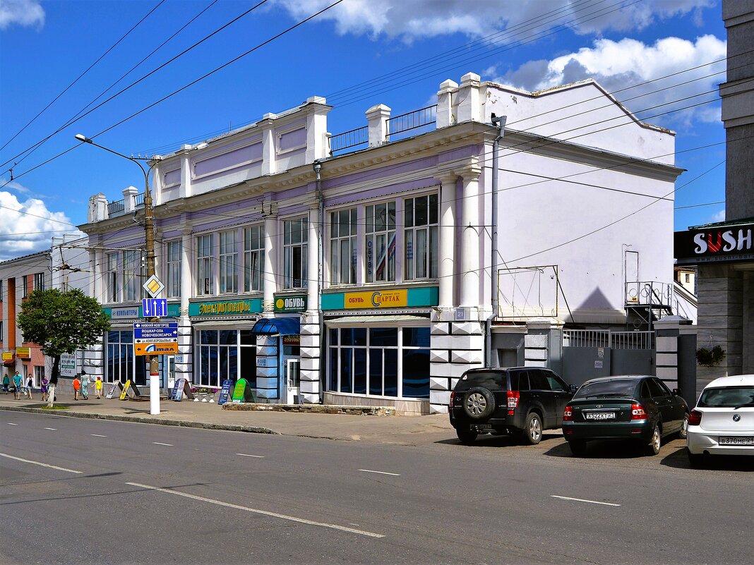 Чебоксары. Здание универмага "Детский мир". - Пётр Чернега Чебоксары. Здание универмага "Детский мир". - Пётр Чернега