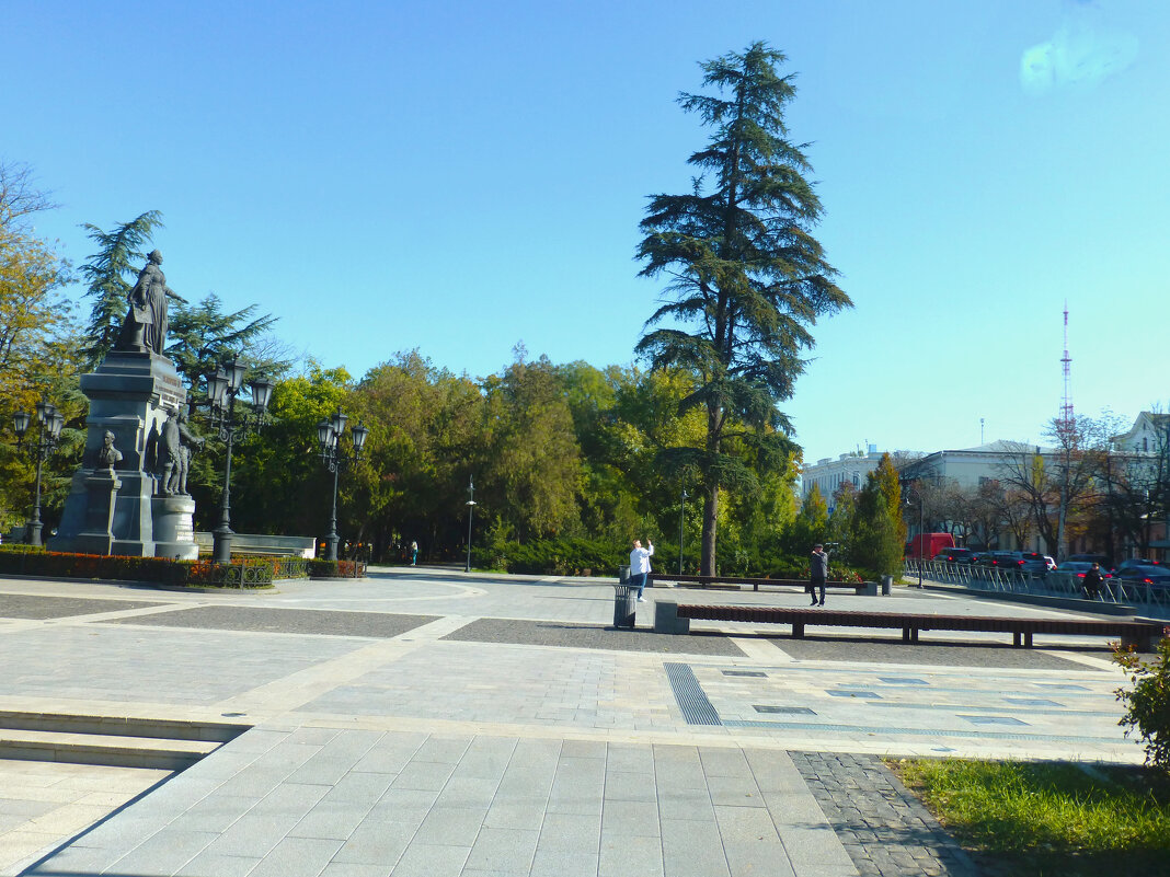 Памятник Екатерине 2 и обновлёная площадь - Валентин Семчишин Памятник Екатерине 2 и обновлёная площадь - Валентин Семчишин