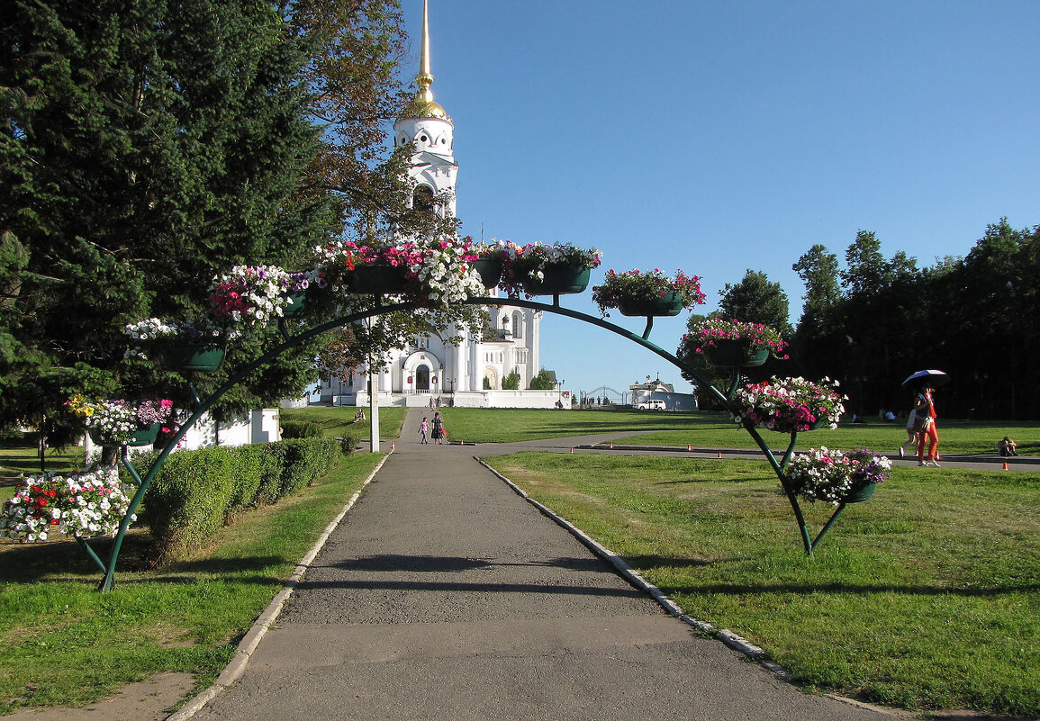 Дорожка к Успенскому собору - Александр Ильчевский Дорожка к Успенскому собору - Александр Ильчевский