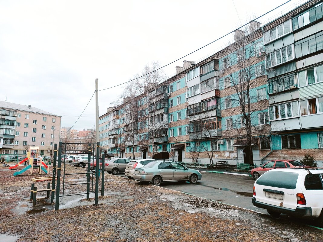 Весенний двор. - Игорь Солдаткин