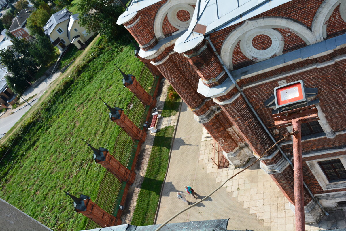 смотрим с колокольни в низ.... - Галина R... смотрим с колокольни в низ.... - Галина R...