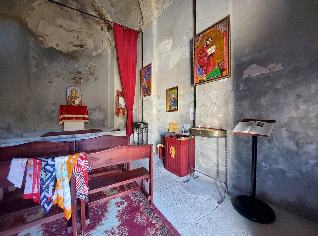 В церкви Сурб Ованес Аствацабан (святого Иоанна Богослова) - ИРЭН@ .