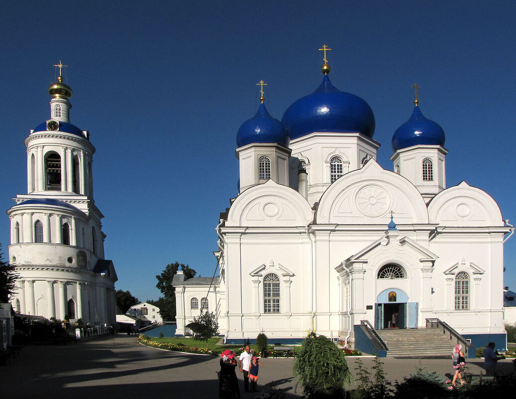 Надвратная Успенская церковь-колокольня и Собор Боголюбской иконы Божией Матери - Александр Ильчевский Надвратная Успенская церковь-колокольня и Собор Боголюбской иконы Божией Матери - Александр Ильчевский
