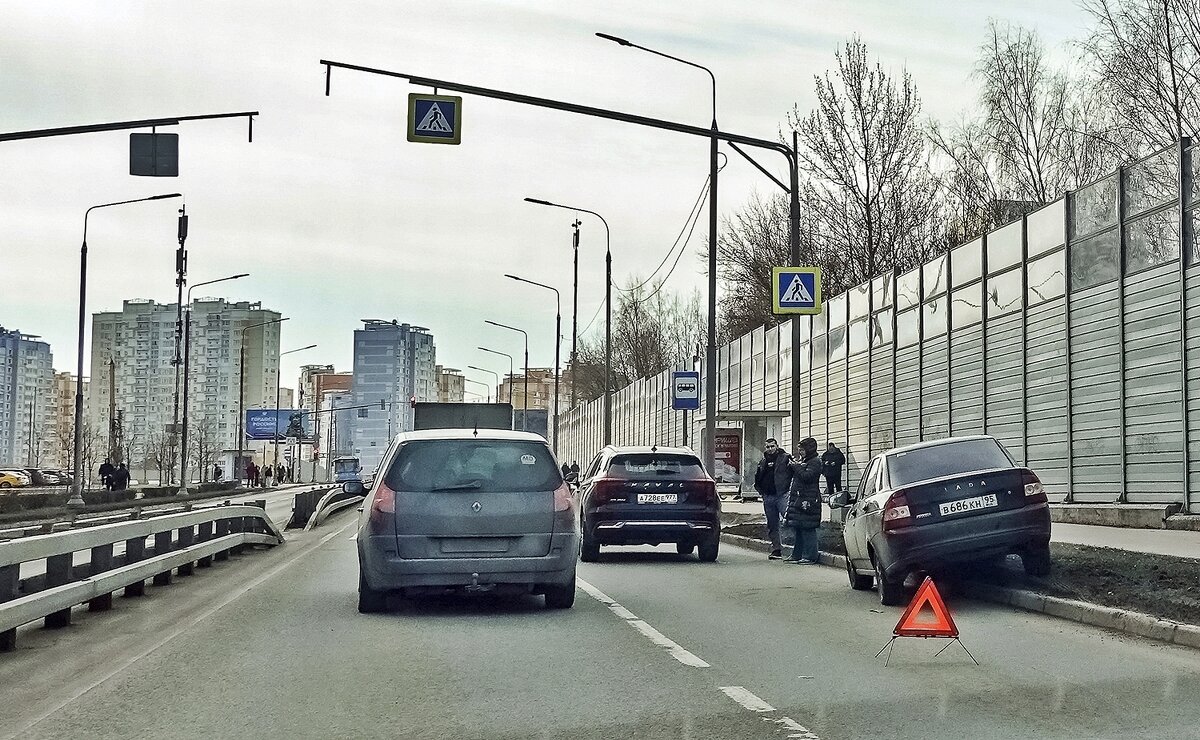 Тесно на дорогах Москвы - Валерий Иванович Тесно на дорогах Москвы - Валерий Иванович