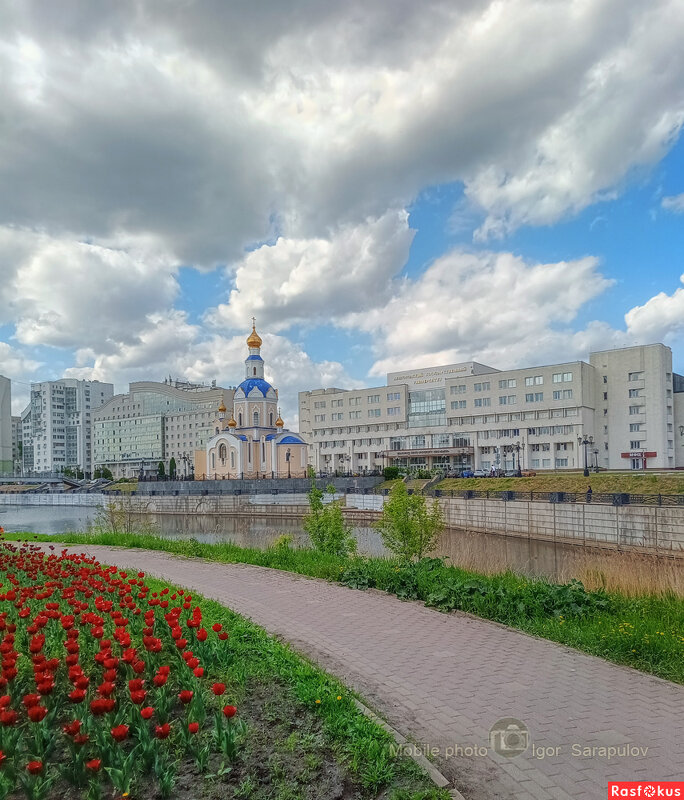 Весенний тротуар - Игорь Сарапулов Весенний тротуар - Игорь Сарапулов