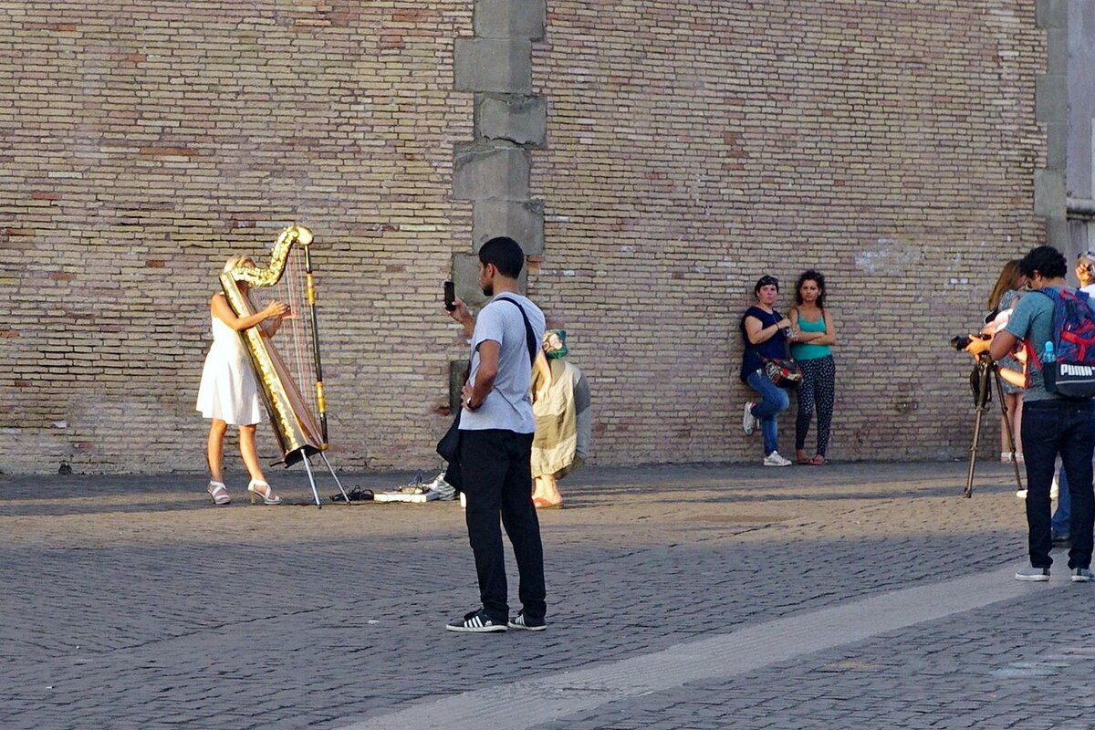 Звуки арфы на улице - Сергей Швечков Звуки арфы на улице - Сергей Швечков