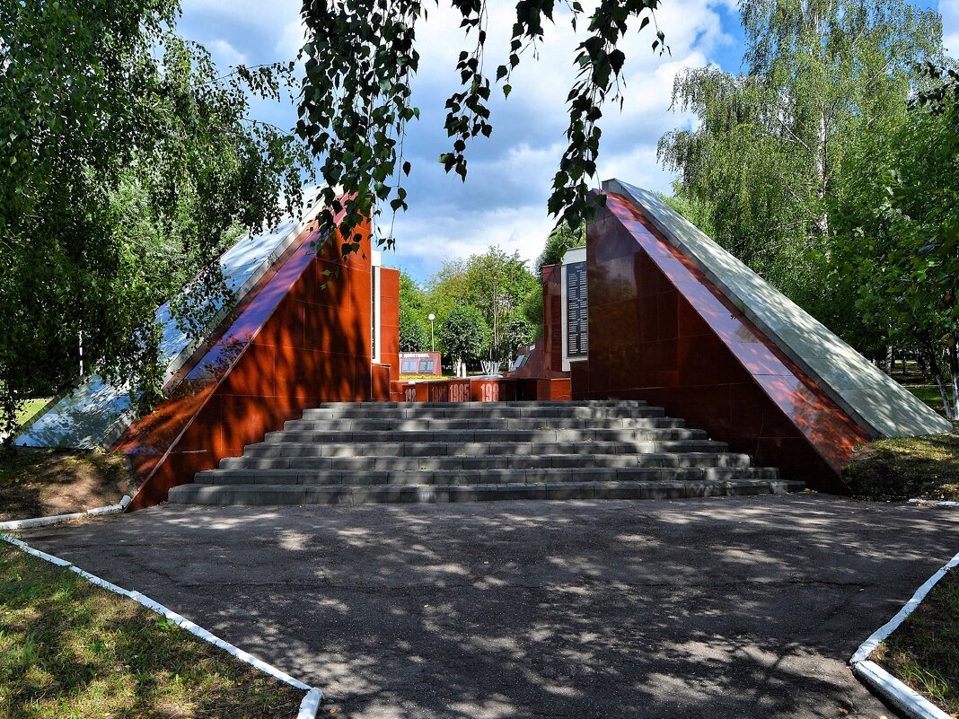 Чебоксары. Памятник воинам -интернационалистам, погибшим в Афганистане. - Пётр Чернега Чебоксары. Памятник воинам -интернационалистам, погибшим в Афганистане. - Пётр Чернега