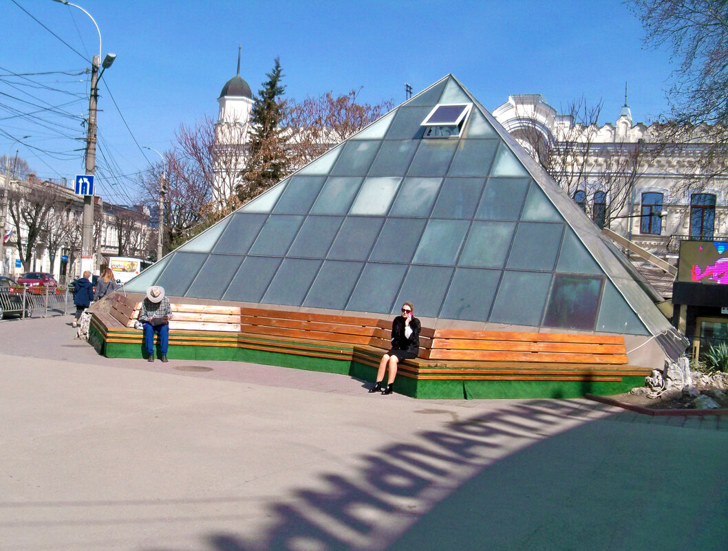 Симферополь,весна в городе - Валентин Семчишин Симферополь,весна в городе - Валентин Семчишин