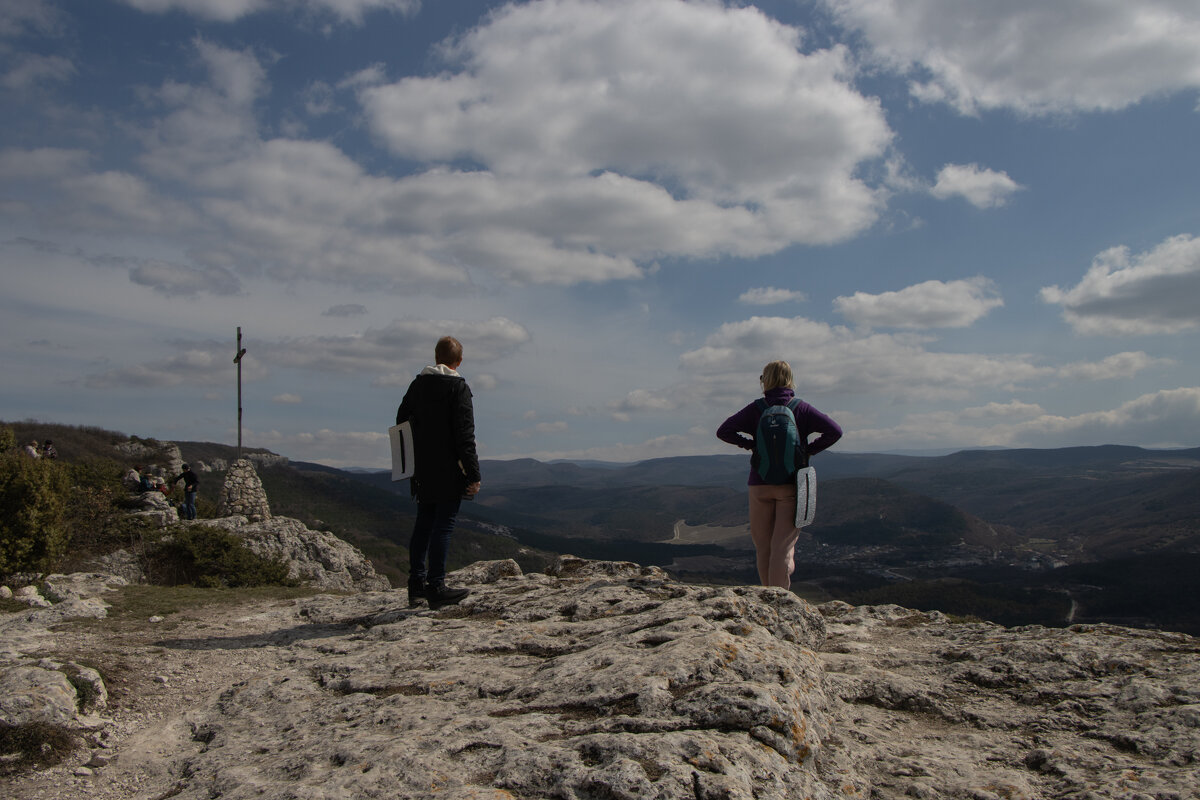 Под ногами пещерный монастырь...а вверху небеса... - Дмитрий А