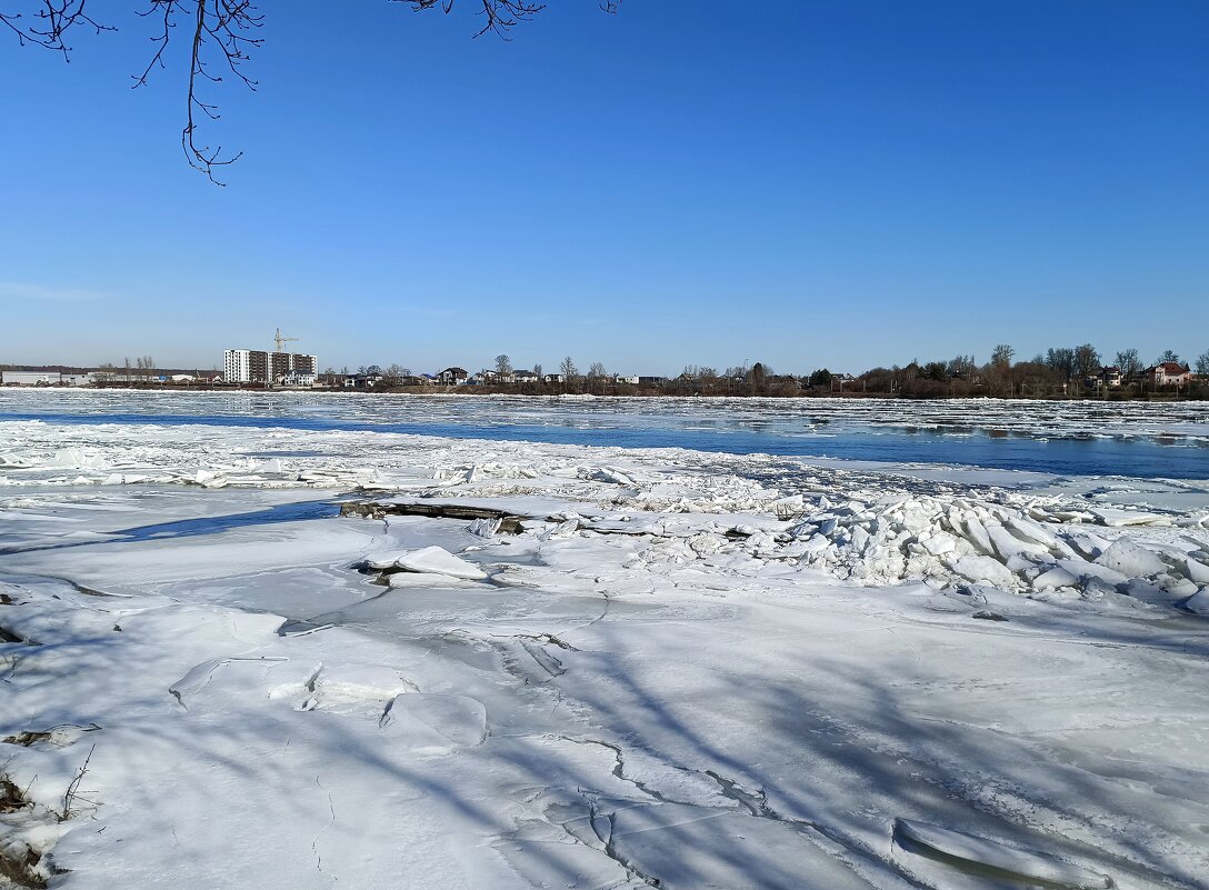 Ледоход на Неве в Усть-Ижоре... - Мария Васильева Ледоход на Неве в Усть-Ижоре... - Мария Васильева