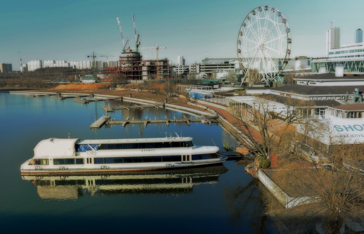 Правый берег берег Москвы реки в Красногорске.  - Татьяна Помогалова