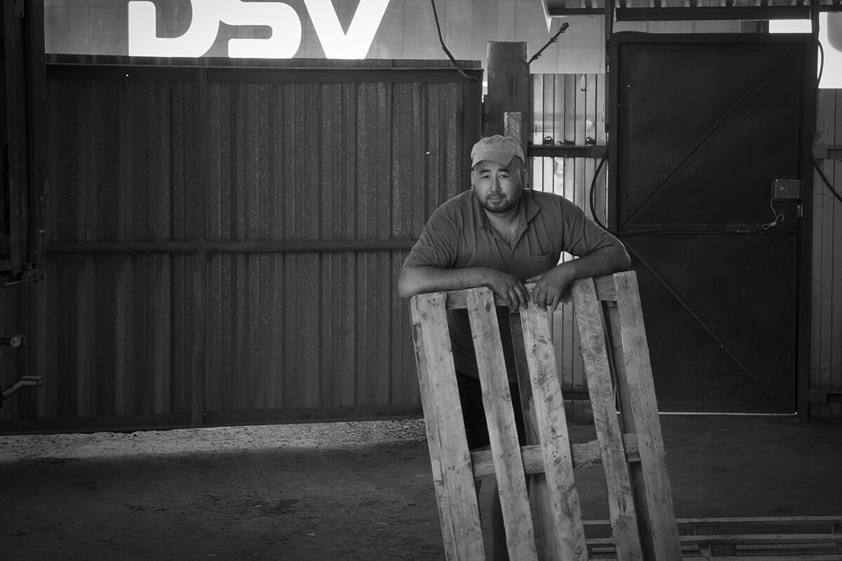 Узбек по имени Мирджалол /серия "Промзона"/ - Владимир Носов Узбек по имени Мирджалол /серия "Промзона"/ - Владимир Носов