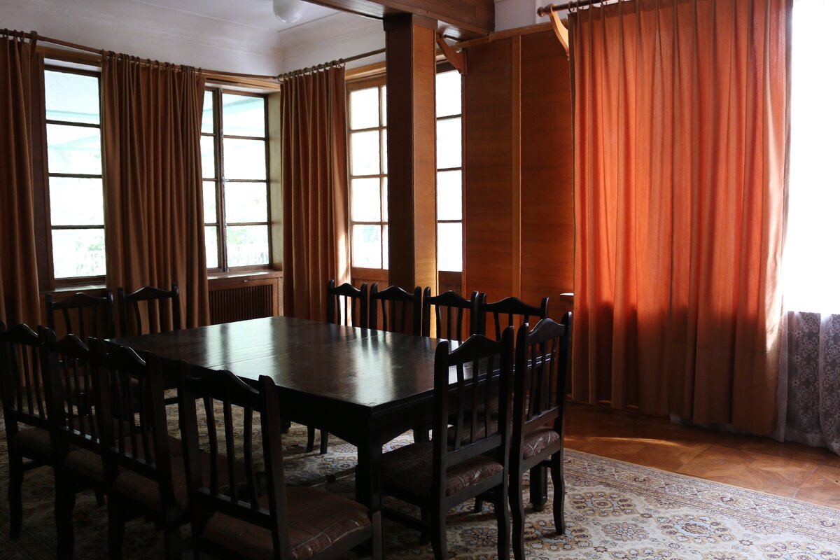 Интерьер дачи Сталина в Мюссере - Ольга Интерьер дачи Сталина в Мюссере - Ольга