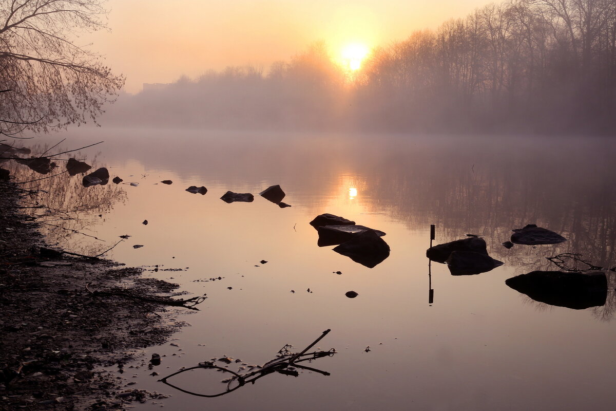 Коломенская набережная утром 29 марта - Михаил Бибичков