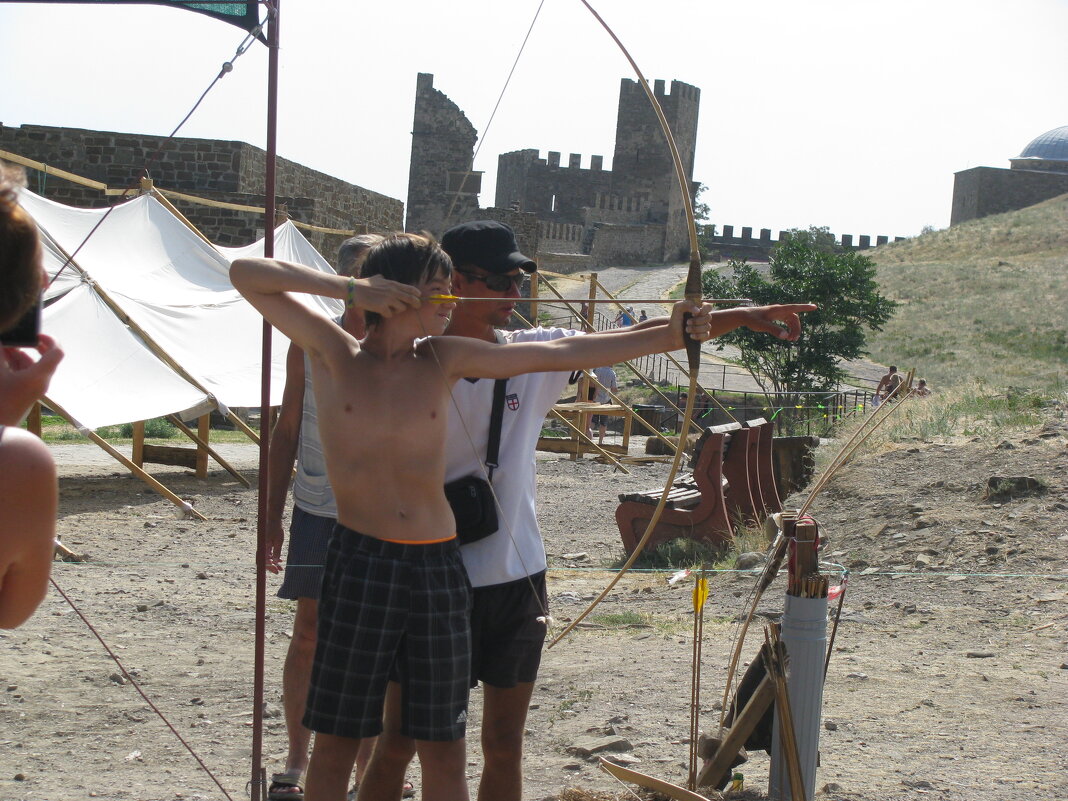 Генуэзская крепость, лучники - Олег Зоркий Генуэзская крепость, лучники - Олег Зоркий