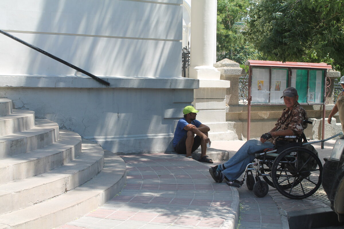 На паперти - Олег Зоркий