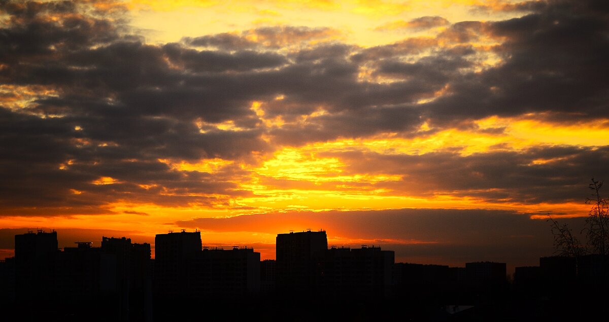 Закат пламенеет. - Василий Палий