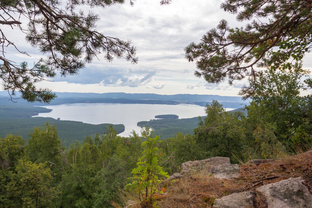На горе Заозерная. Вид на озеро Тургояк. - Алексей Трухин На горе Заозерная. Вид на озеро Тургояк. - Алексей Трухин