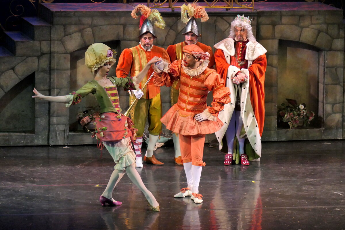 Туфелька немного жмёт! - Валерий Судачок Туфелька немного жмёт! - Валерий Судачок