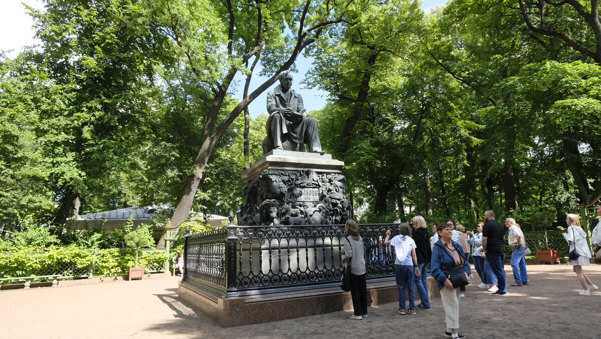 Летний сад, памятник И.А. Крылову - Олег Зоркий Летний сад, памятник И.А. Крылову - Олег Зоркий