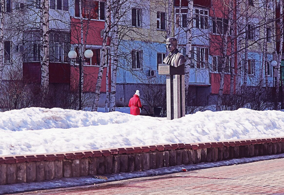 Апрель...У памятннка В.А.Петухову - Владимир Апрель...У памятннка В.А.Петухову - Владимир