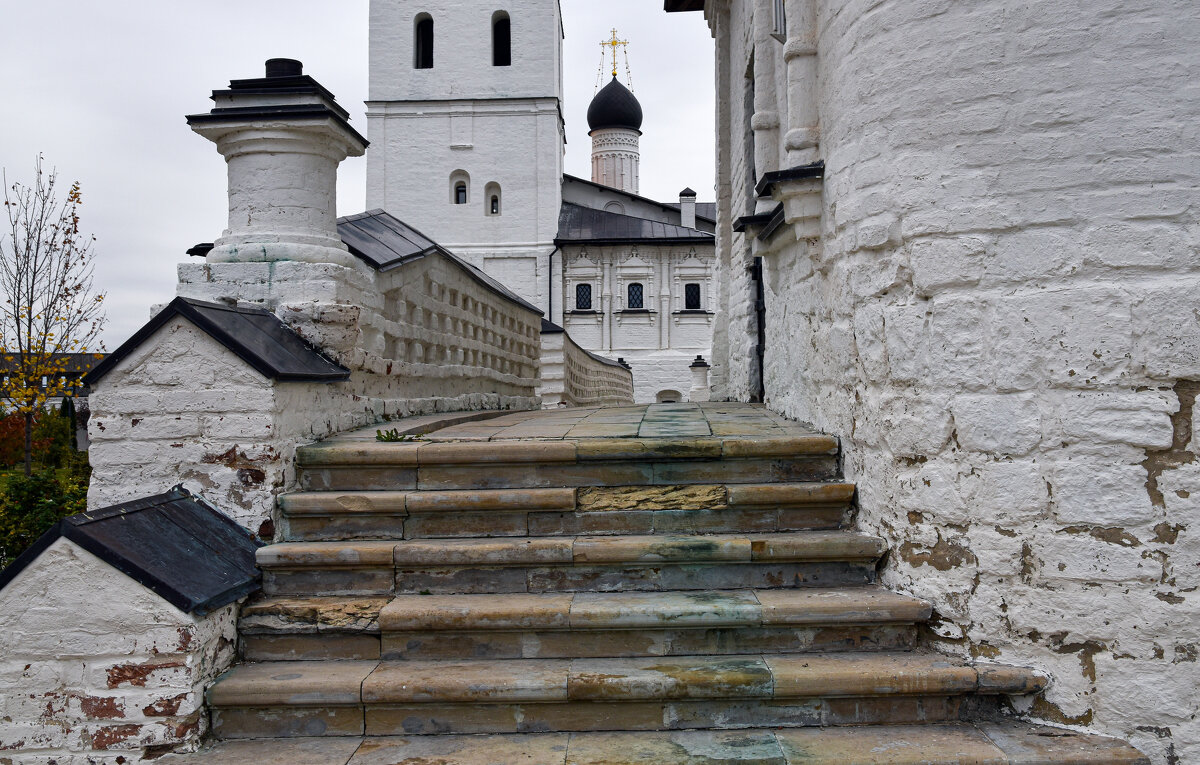 монастырское крыльцо - Валерий Пославский монастырское крыльцо - Валерий Пославский