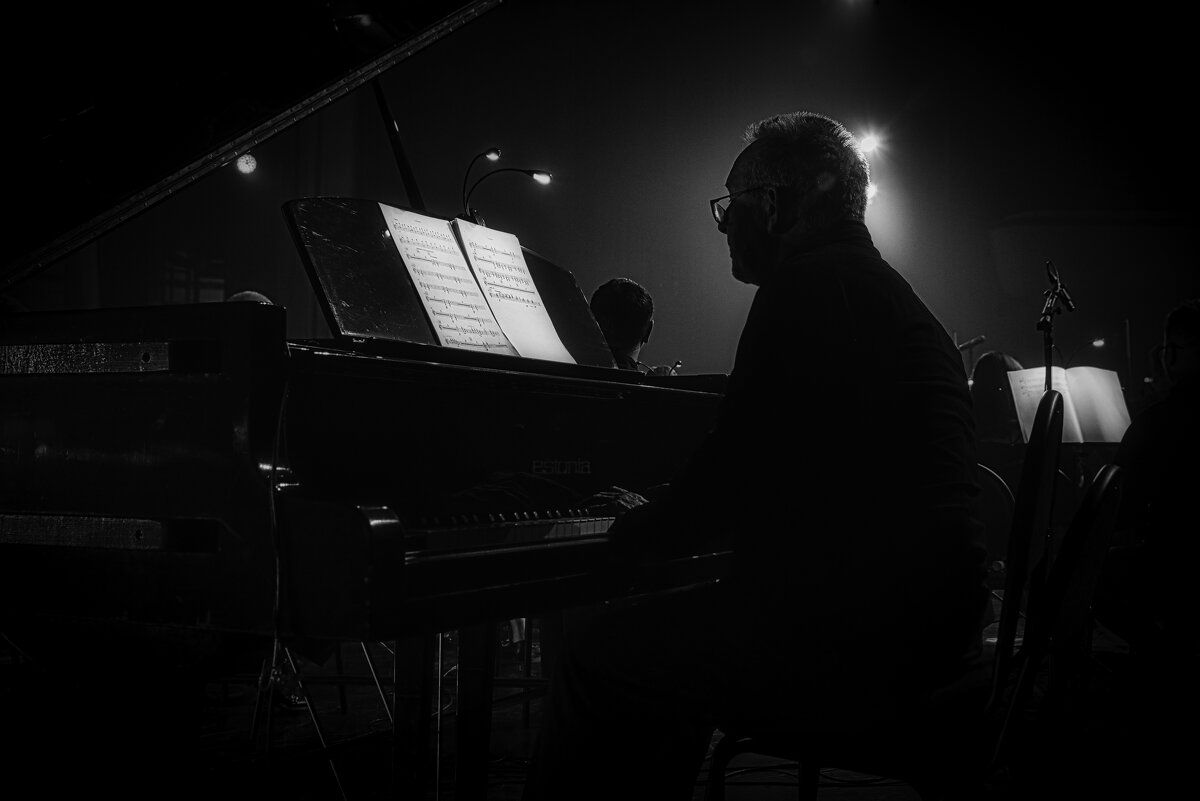 А музыка звучит.. - Владимир Батурин