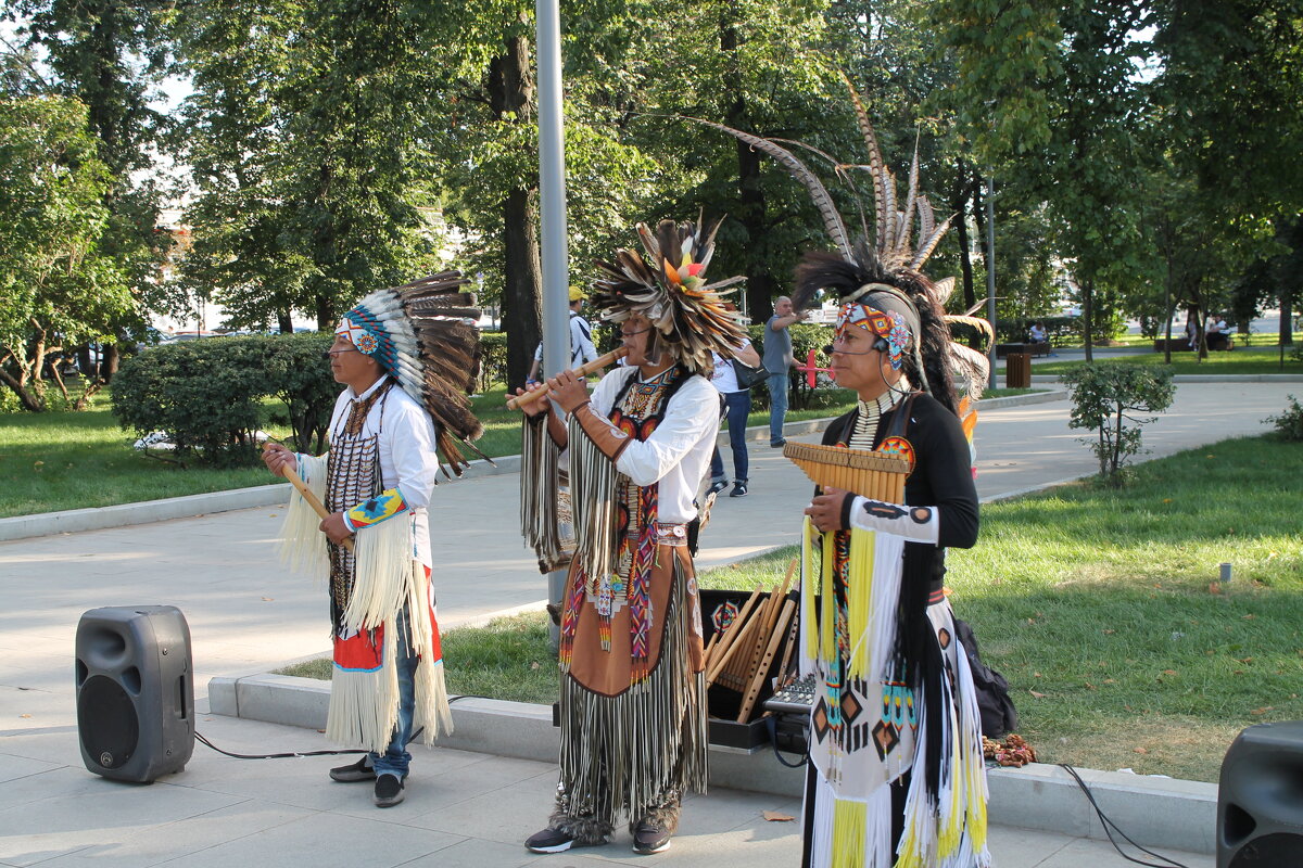 Москва-2018, какие-то индейцы... - Олег Зоркий