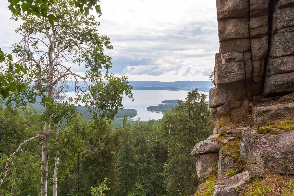 На горе Заозерная. Вид на озеро Тургояк. - Алексей Трухин