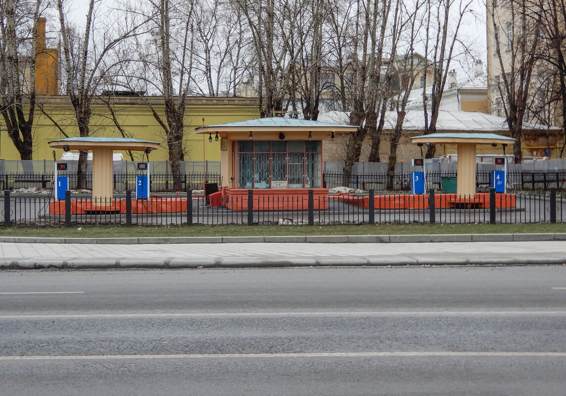 Кремлёвская АЗС на Волхонке - Сергей Лындин Кремлёвская АЗС на Волхонке - Сергей Лындин
