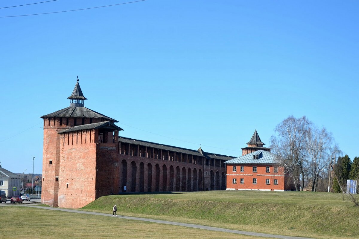 Крепосная стена Коломенского Кремля. - Михаил Столяров Крепосная стена Коломенского Кремля. - Михаил Столяров