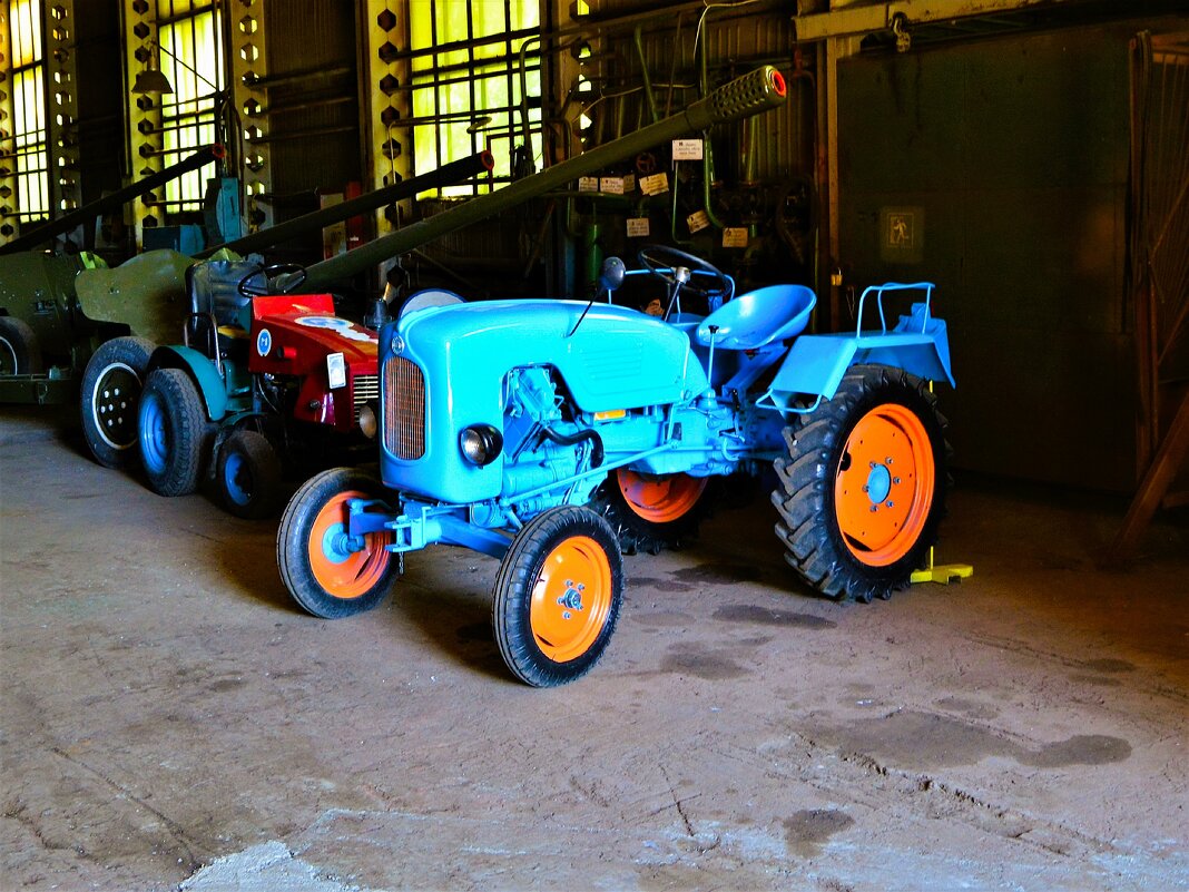 Чебоксары. Универсальный пропашной колёсный трактор Warchalowski  WT – 20. - Пётр Чернега