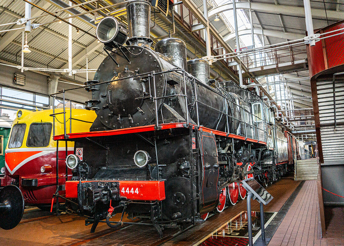 В музее - Ирина Соловьёва В музее - Ирина Соловьёва