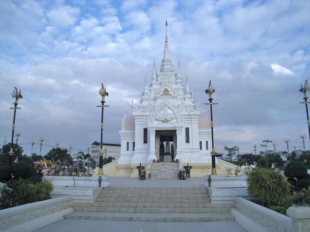 Чудесная пагода Ват-Лам-бур. - unix (Илья Утропов)