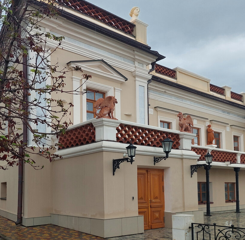 Феодосийская картинная галерея имени И.К. Айвазовского . фрагмент - ИРЭН@ .