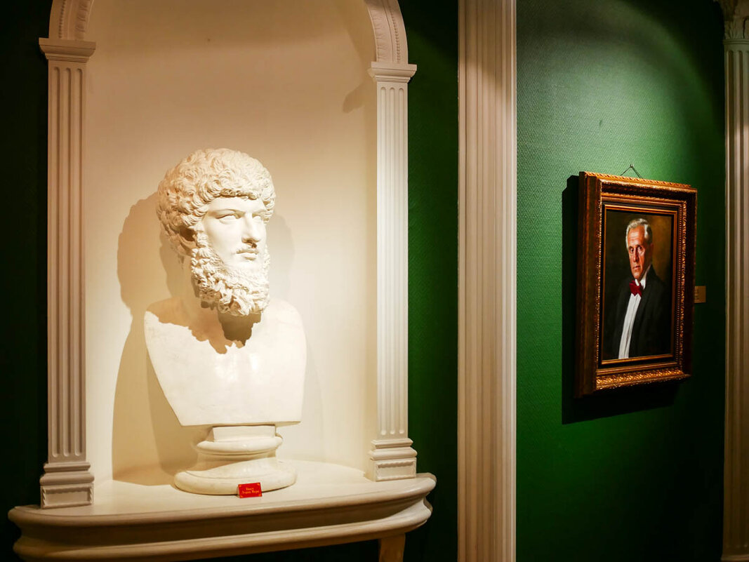 КУЧЕРЯВЫЙ_И_СЕДОЙ - Сергей Янович Микк КУЧЕРЯВЫЙ_И_СЕДОЙ - Сергей Янович Микк