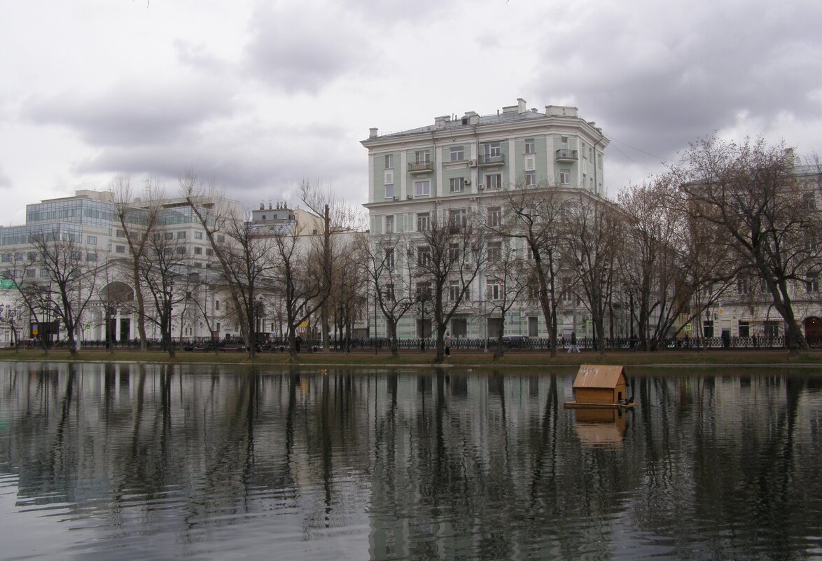 Чистые пруды - Анна Воробьева Чистые пруды - Анна Воробьева