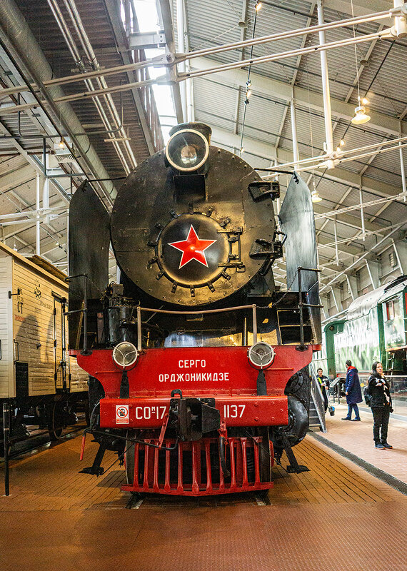 В музее - Ирина Соловьёва В музее - Ирина Соловьёва