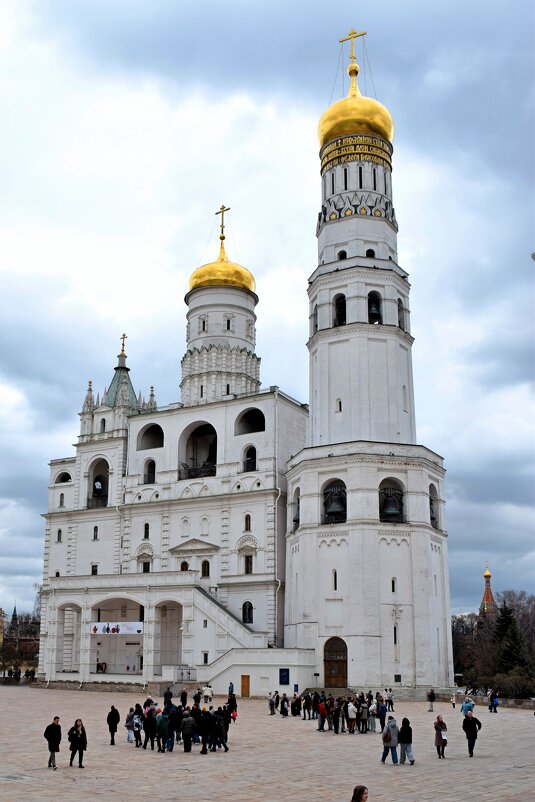 Архитектурный ансамбль колокольни на Соборной площади Московского Кремля - Татьяна Помогалова Архитектурный ансамбль колокольни на Соборной площади Московского Кремля - Татьяна Помогалова