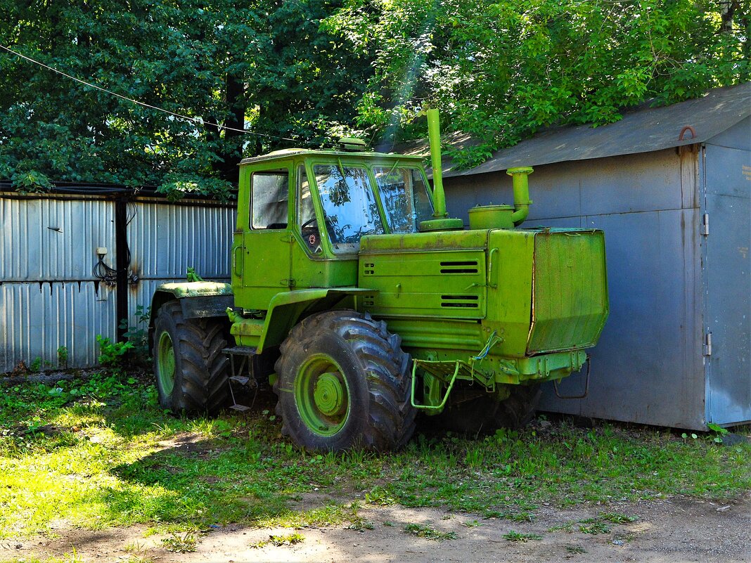 Чебоксары. Сельскохозяйственный колёсный трактор Т-150К. - Пётр Чернега Чебоксары. Сельскохозяйственный колёсный трактор Т-150К. - Пётр Чернега