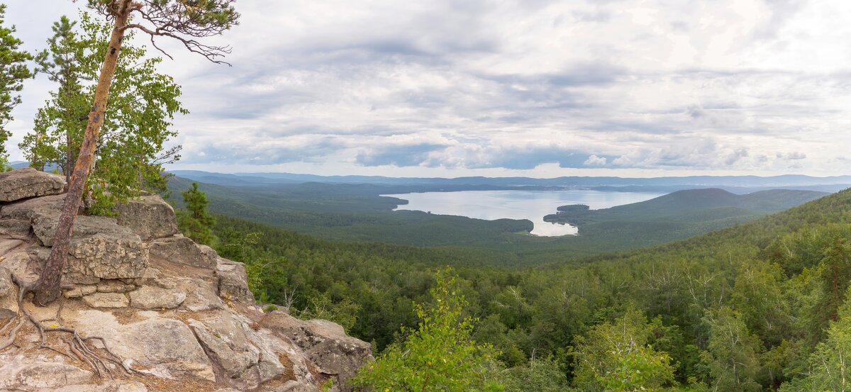 На горе Заозерная. Вид на озеро Тургояк (панорама). - Алексей Трухин На горе Заозерная. Вид на озеро Тургояк (панорама). - Алексей Трухин