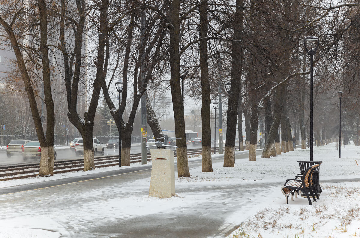 Скверик в апреле - Александр Синдерёв
