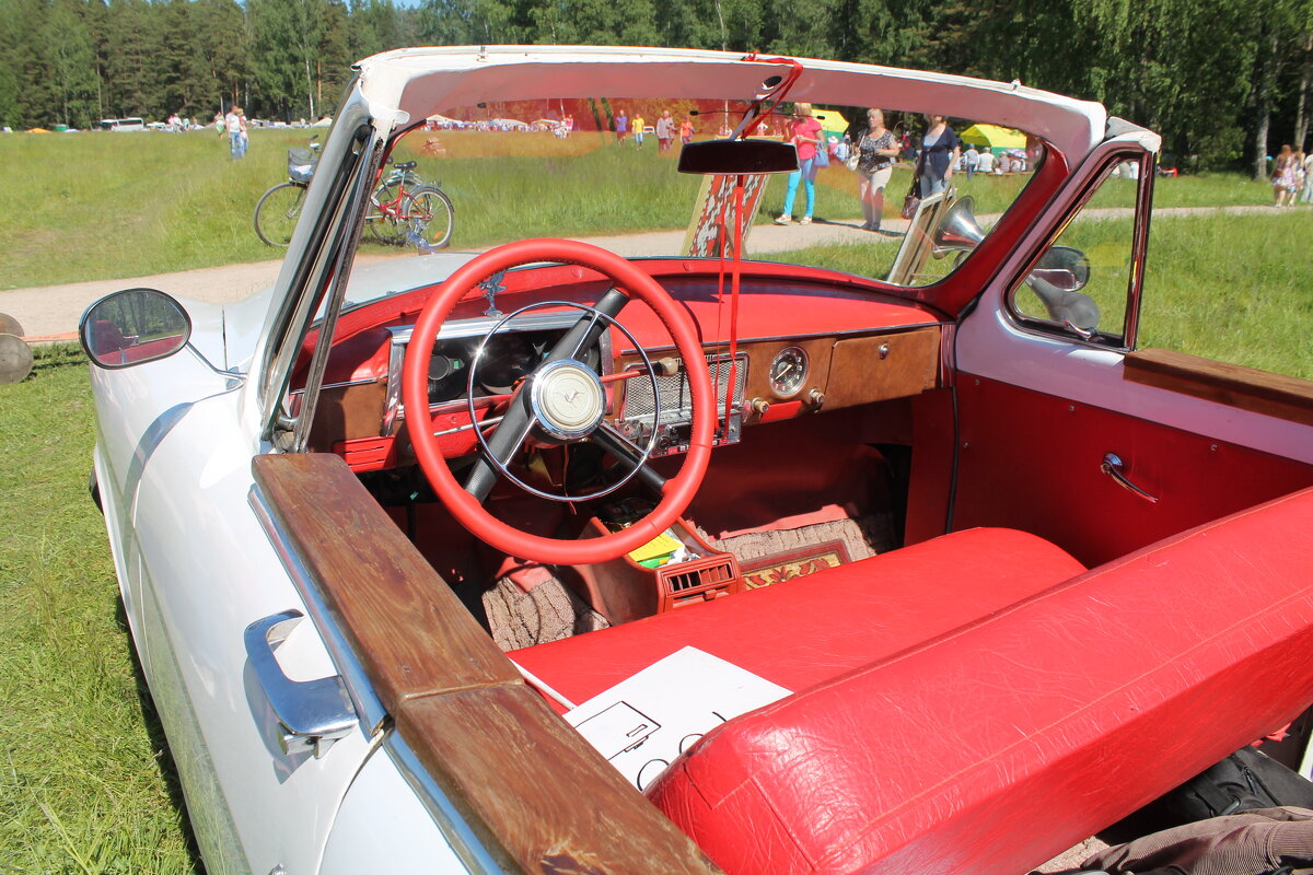 "Волга"-кабриолет в Псковской области - Олег Зоркий "Волга"-кабриолет в Псковской области - Олег Зоркий