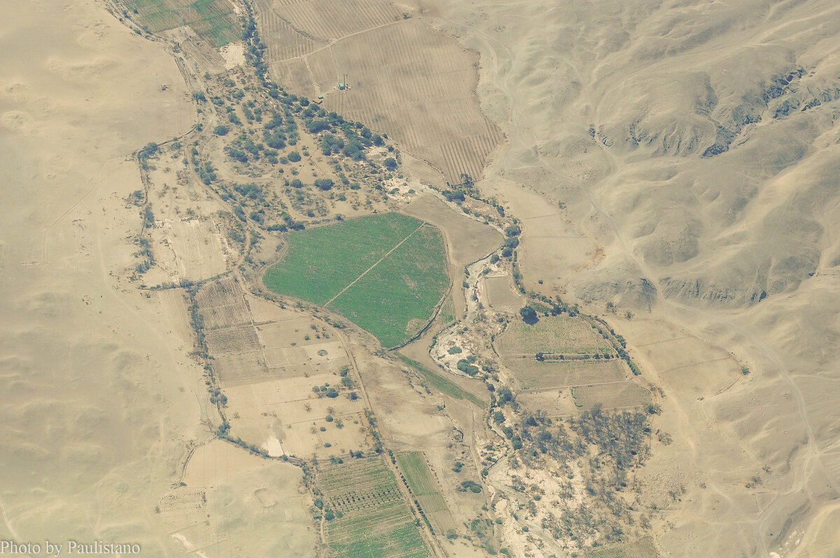 Под крылом самолёта... - Владимир Жданов