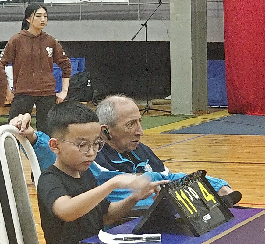 Они играют в настольный теннис - Андрей Хлопонин Они играют в настольный теннис - Андрей Хлопонин