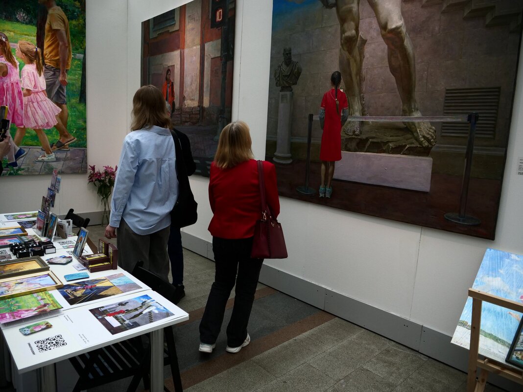 Люди на выставке - Сергей Золотавин Люди на выставке - Сергей Золотавин